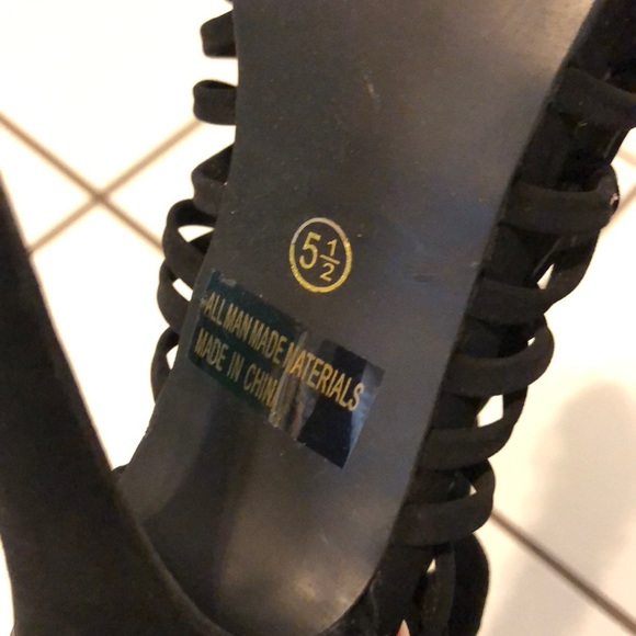 Black heels - Picture 5 of 5